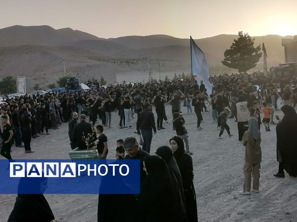 آیین زنجیر زنی و عزاداری روز تاسوعای حسینی