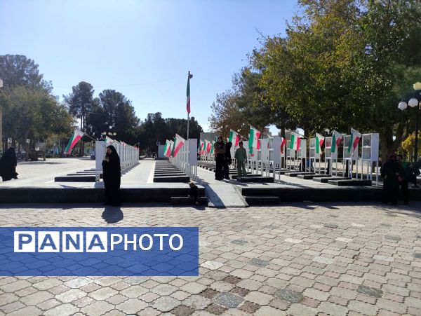 شرکت دانش آموزان دبیرستان مرحوم  حاج محمود زنده جانی در نماز جمعه