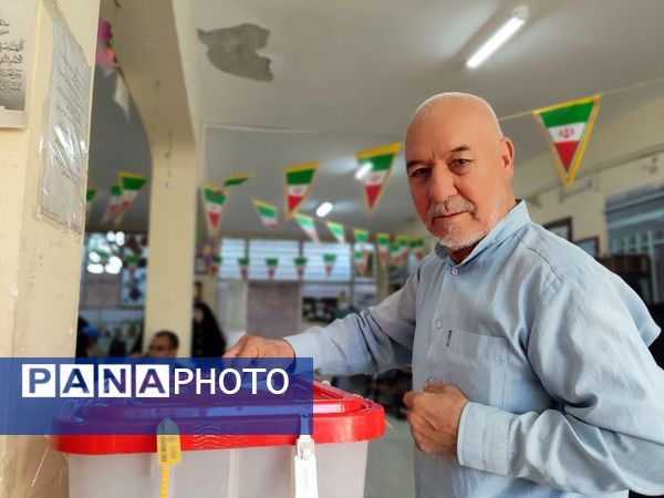 مرحله دوم انتخابات ریاست‌جمهوری با حضور مردم غیور مشهد 