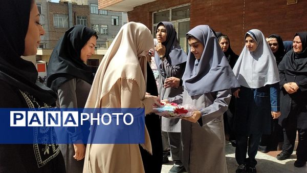 جشن روز معلم دبیرستان شهیده محبوبه دانش 