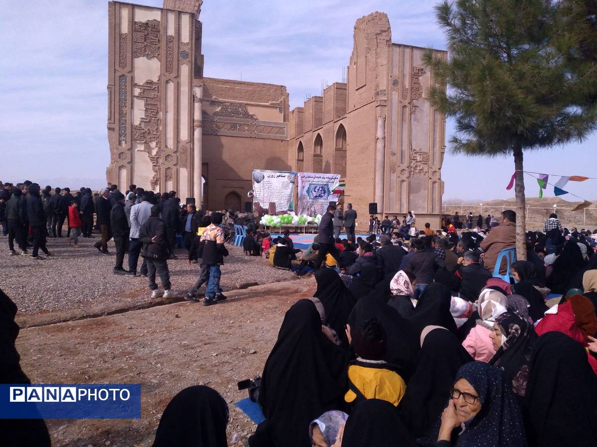 پیادهروی خانوادگی به مناسبت نیمه شعبان در روستای زوزن