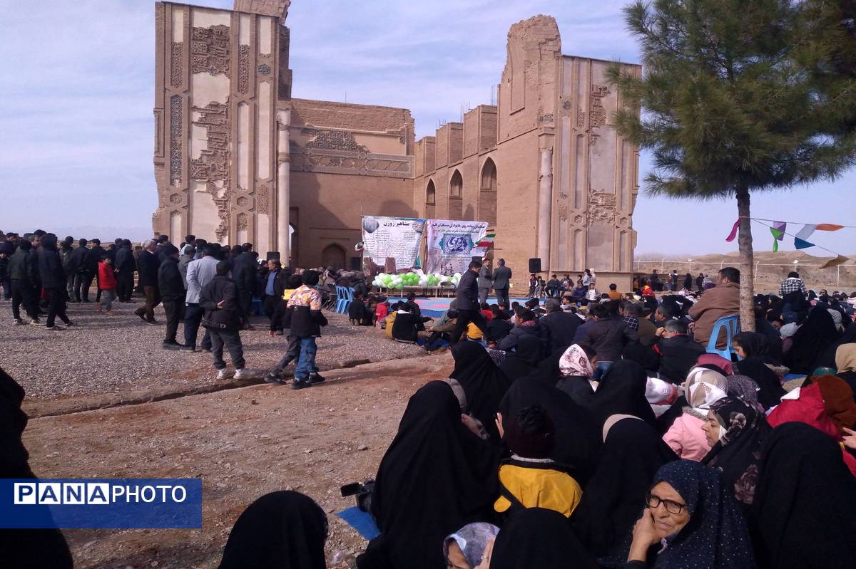 پیاده‌روی خانوادگی به مناسبت نیمه شعبان در روستای زوزن