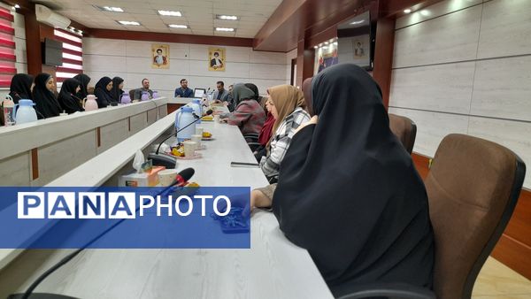 مراسم تجلیل از زحمات بانوان اداره آموزش و پرورش ملارد به مناسبت روز مادر 