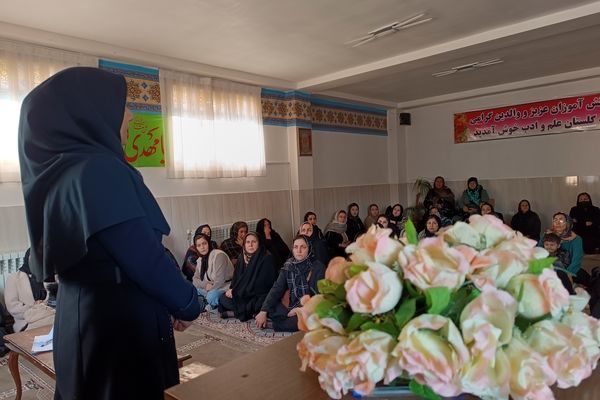 برگزاری جلسه آموزش خانواده در دبیرستان دخترانه نور اردبیل