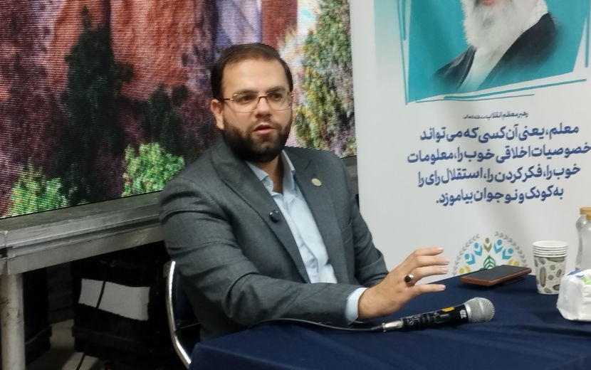 مربی باید به تربیت رفتار، تقویت روحیه مسئولیت‌پذیری و ایجاد علاقه و همبستگی اجتماعی در دانش‌آموز بپردازد