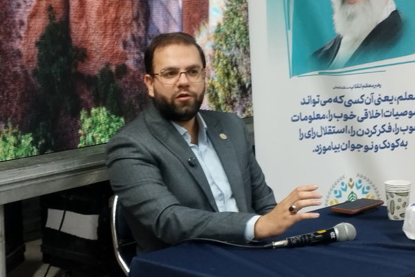 مربی باید به تربیت رفتار، تقویت روحیه مسئولیت‌پذیری و ایجاد علاقه و همبستگی اجتماعی در دانش‌آموز بپردازد