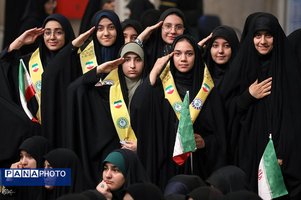 دیدار هزاران نفر از دانش‌آموزان و دانشجویان با رهبر انقلاب