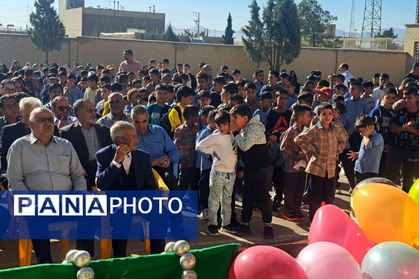 شور و نشاط دانش‌آموزان در روز بازگشایی مدارس شهر سورمق 