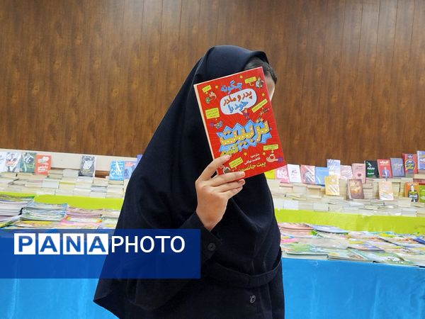 گشایش نمایشگاه کتاب در فرهنگسرای فاروج 