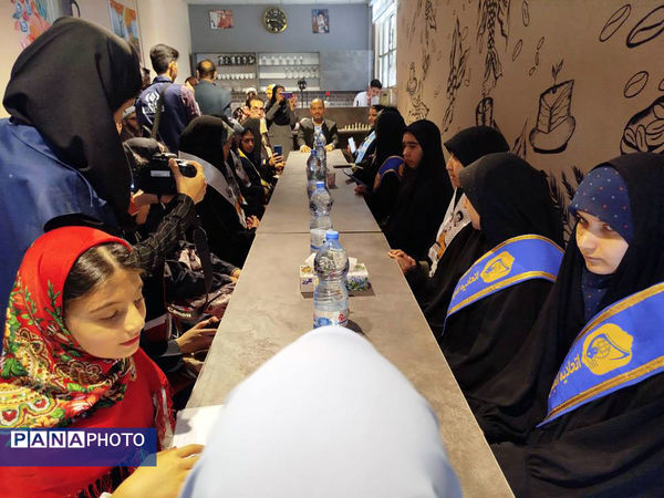 افتتاح «کافه گفت‌وگوی دخترونه» بجنورد