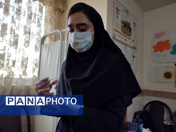 اجرای طرح سلامت دهان و دندان و فلوراید تراپی در مدرسه مریم بهارستان دو 