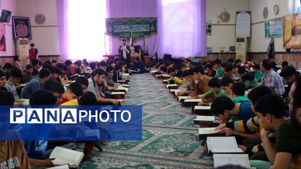 اعتکاف دانش‌آموزی در قائمشهر