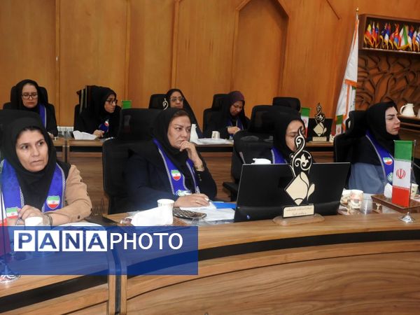 نشست هم‌اندیشی مسئولان سازمان دانش‌آموزی استان فارس روز اول