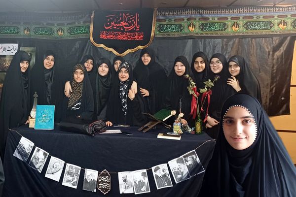 برگزاری هئیت اباعبدالله الحسین (ع) در دبیرستان صدرا یک ناحیه ۵ اصفهان 