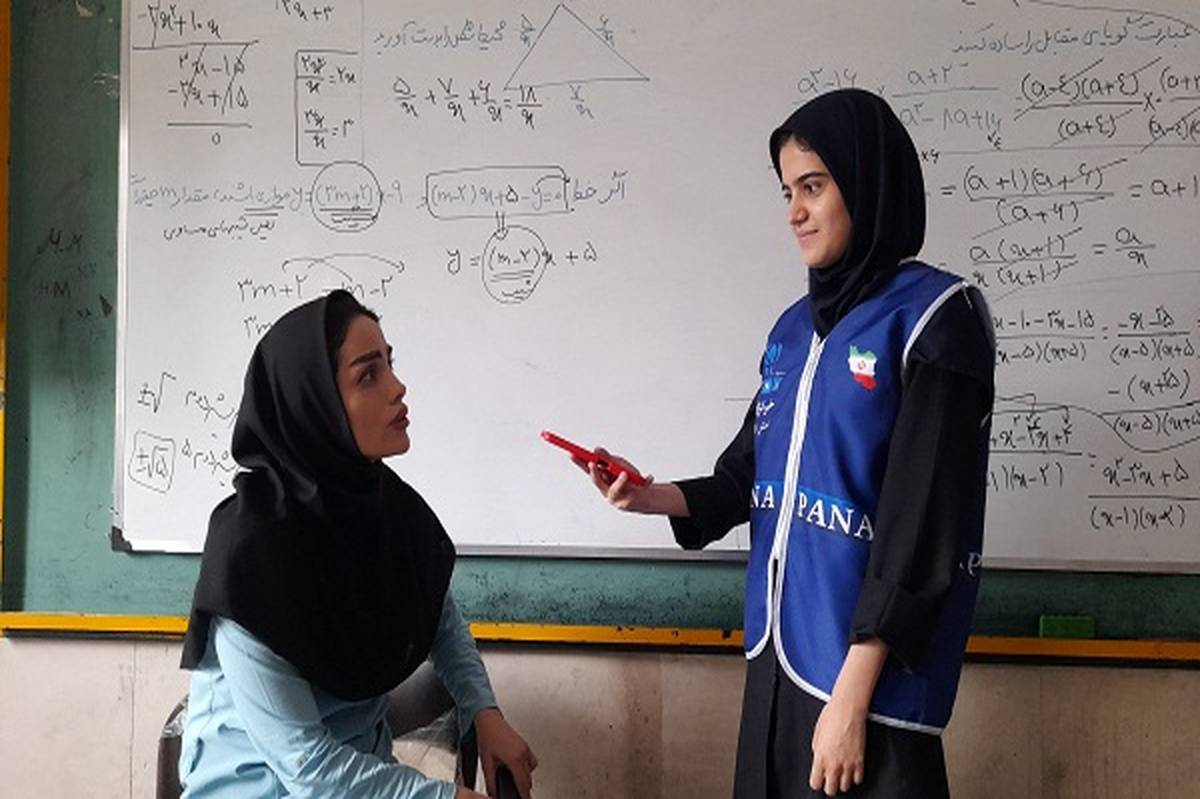 علاقه به دانشآموزان عشق به تدریس را در من زنده نگه میدارد