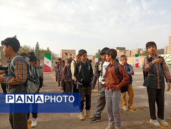 آغاز بازگشایی مدارس و شور و حال دانش آموزان دبستان شهید پسندیده فدافن در نخستین روز پاییز
