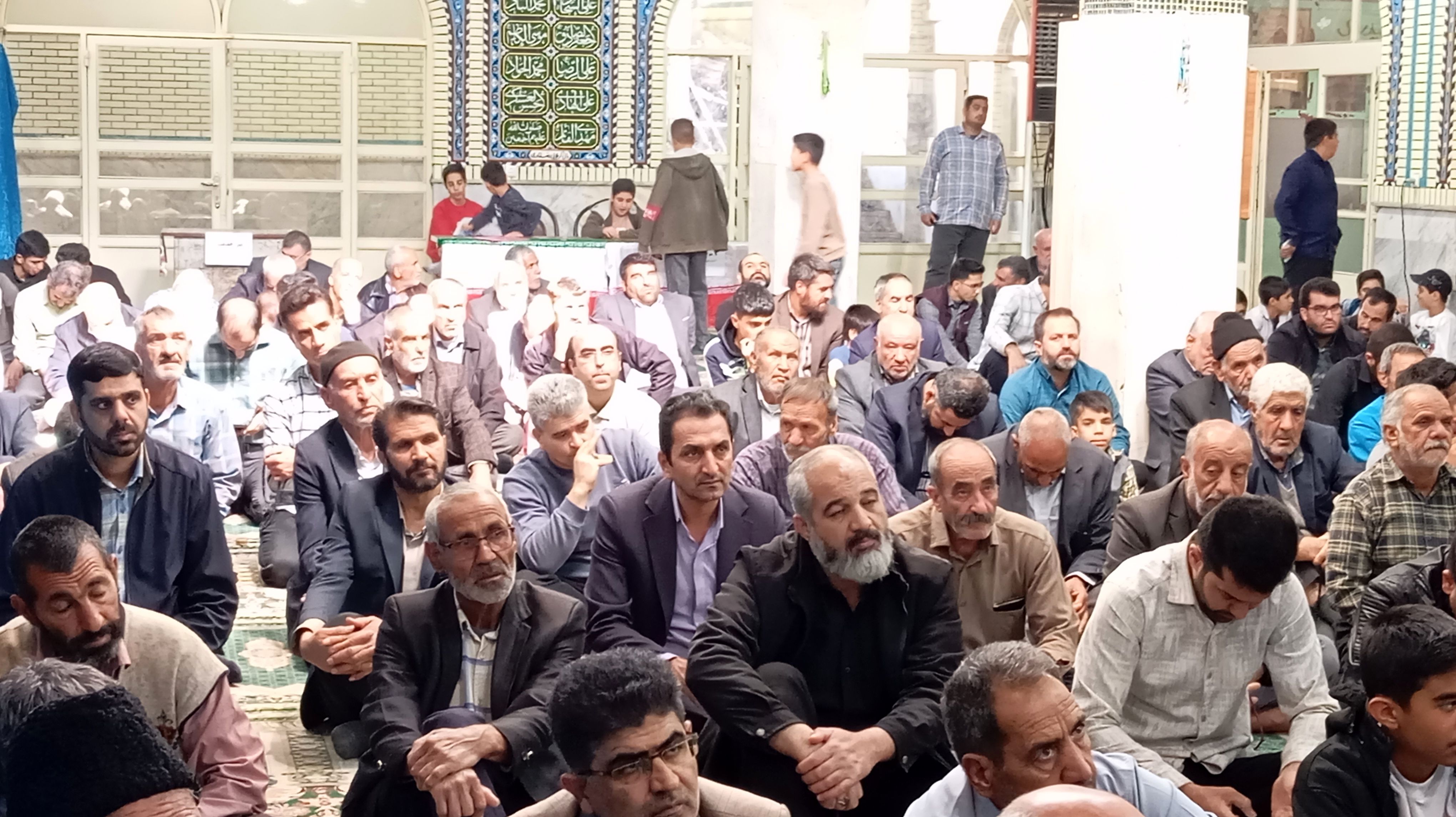 نماز جمعه شهر بن با حضور خانواده بزرگ آموزش و پرورش 