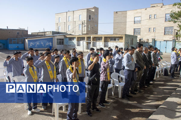 جوانه‌های محلاتی ورود به دوره متوسطه را با جشن جوانه‌ها آغاز کردند