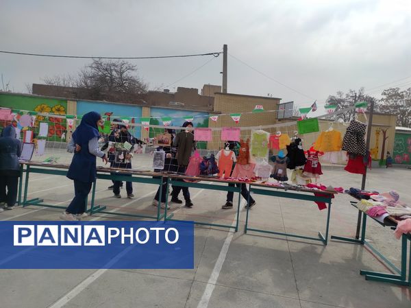نمایشگاه دست‌ساخته‌های ورزشی و چالش عکس و لباس دوران کودکی و دلنوشته در مدرسه دخترانه ضحی ۲ شیروان