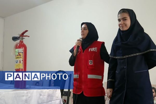 گرامیداشت هفته پدافند غیرعامل در مدارس ناحیه دو شهرری 