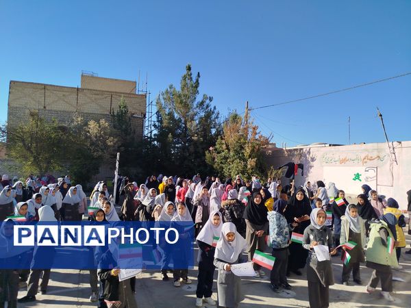 دانش‌آموزان شهید نجفی فدافن هم‌صدا با انقلاب در مراسم سیزده آبان