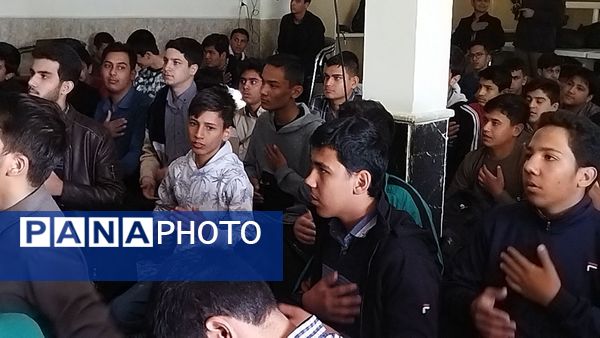 زیارت عاشورا  با یاد شهدای غزه در دبیرستان شاهد ابوذر غفاری 