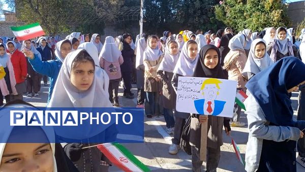 دانش‌آموزان شهید نجفی فدافن هم‌صدا با انقلاب در مراسم سیزده آبان