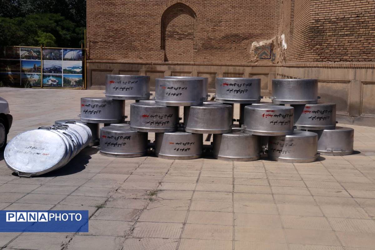 پخش 8600 غذای گرم با همت مرکز نیکوکاری شهید مهدی باکری و موسسه نذرواره در تبریز