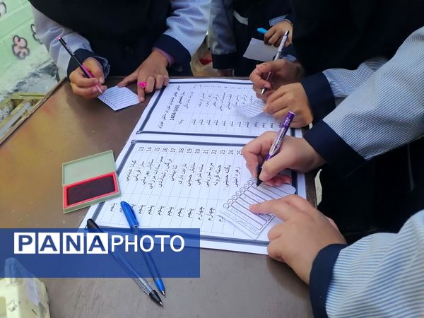 مراسم انتخابات شورای دانش آموزی در دبیرستان ناهید نخودی 