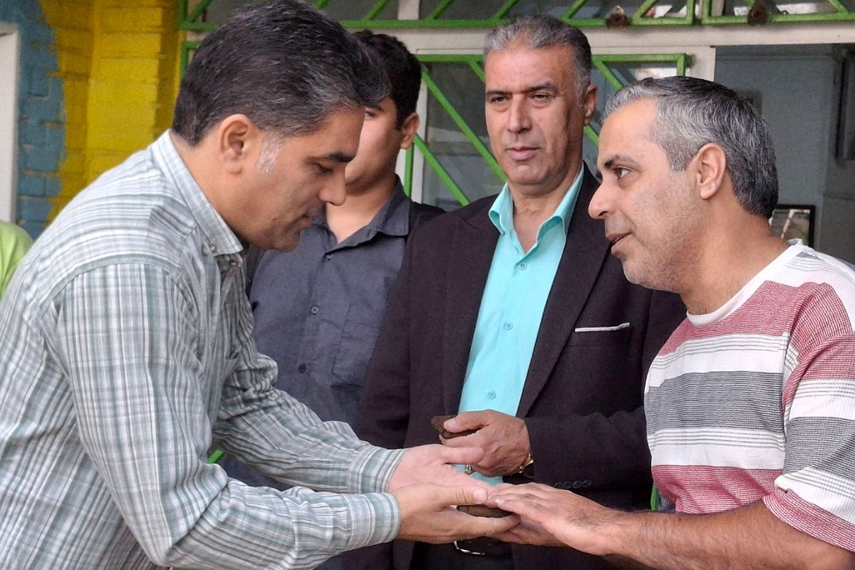 تجلیل دبیرستان شهید قمی از پدران مسئول در نیروی انتظامی و آتشنشانی