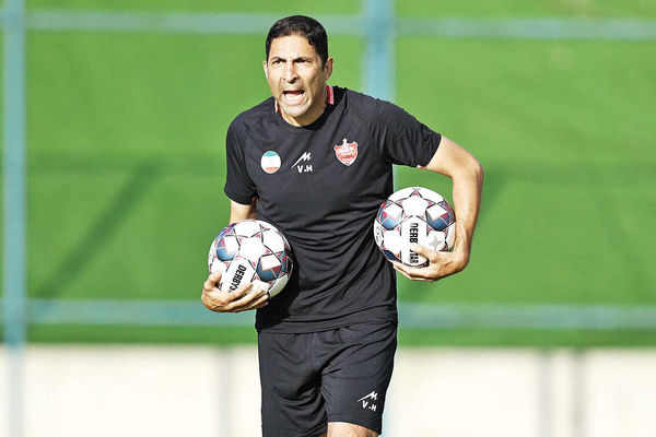 رفتار باشگاه پرسپولیس با هاشمیان حرفه‌ای نبود/ بازیکنان برای هاشمیان تعیین تکلیف می‌کردند