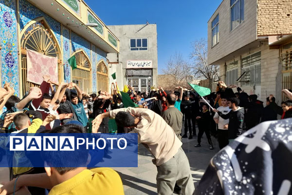 اعتکاف دانش‌آموزان دبیرستان شاهد شهید زرین کلاه شهرستان اقلید در مسجد امام حسین (ع)