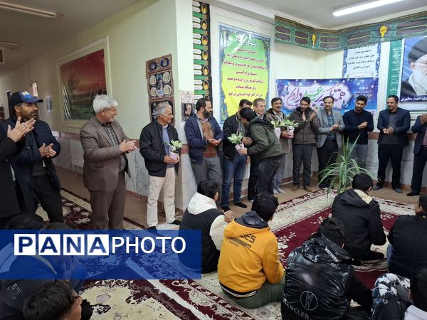 برگزاری مراسم روز پدر در مدارس خلیل‌آباد 
