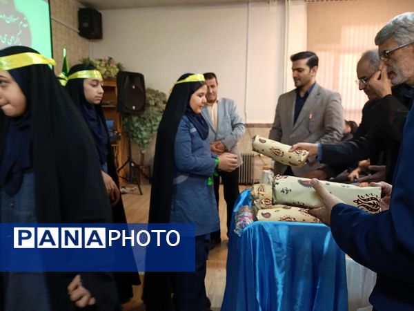آیین افتتاحیه هفته پژوهش در دبیرستان فاطمه الزهرا(س) ناحیه سه کرج