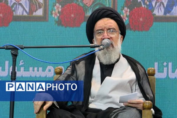  پیشوا در شب وداع؛ عالمان دینی و مسئولان با امام خویش پیمان دوباره بستند