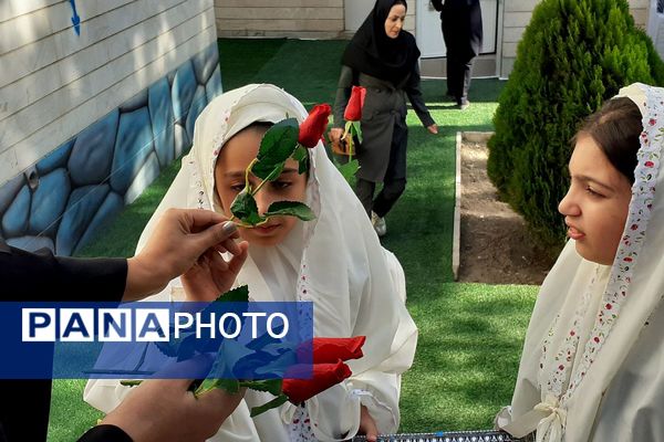 جشن شکفتن غنچه‌ ها، در دبستان مهرتابان بهارستان دو