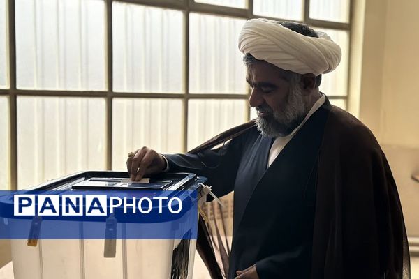 حضور پرشور مردم شهرستان ورامین و منطقه خیرآباد در پای صندق های رای