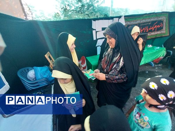 خدمت‌رسانی پیشتازان و خبرنگاران دانش‌آموزی در موکب عشاق‌الحسین گاوازنگ