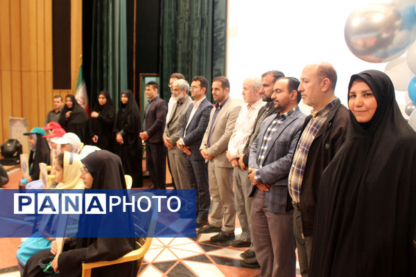 آیین تقدیر از برگزیدگان جشنواره سفیران سلامت استان قم