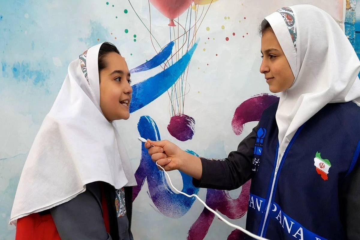 اردوی آبرنگ یک روز شاد و متفاوت برای دانش‌آموزان مدرسه شیخ مفید/ فیلم