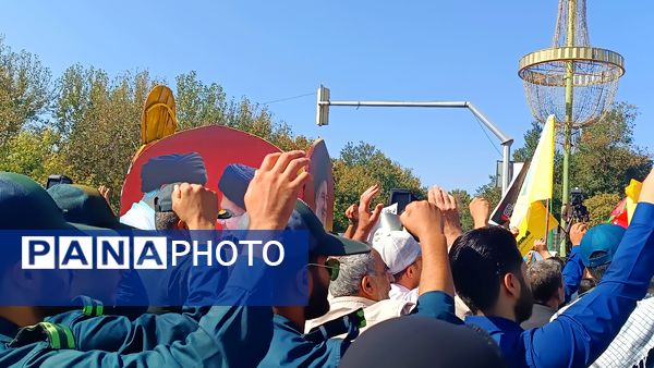 ویژه برنامه تشییع شهید سید‌عباس نیلفروشان به دستان مردم اصفهانی 