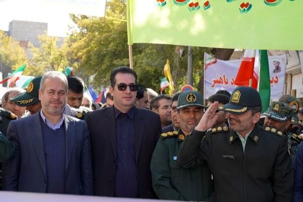 حضور گسترده ی دانش آموزان تمامی مدارس در راهپیمایی ۱۳ آبان 