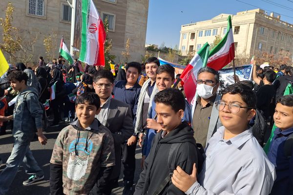 گزارش تصویری از راهپیمایی سیزده آبان در پردیس