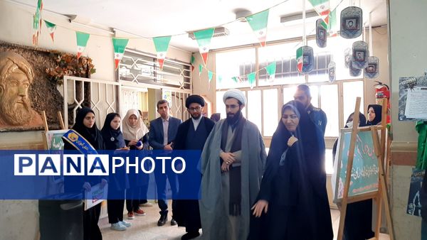 افتتاح سیزدهمین دوره نمایشگاه مدرسه انقلاب دبیرستان هفده شهریور شهرستان فیروزکوه