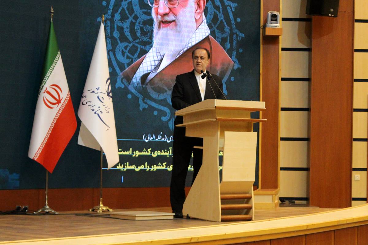 جایگاه معلم قلهایست که باید در تراز نظام اسلامی دیده شود