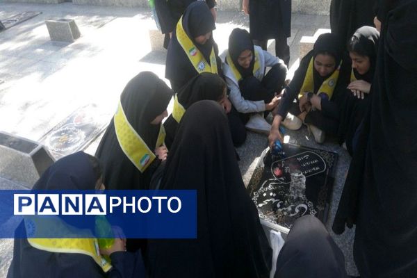 حضورپیشتازان دبیرستان شهید مجید دهنوی درگلزار شهدای بهشت فضل نیشابور