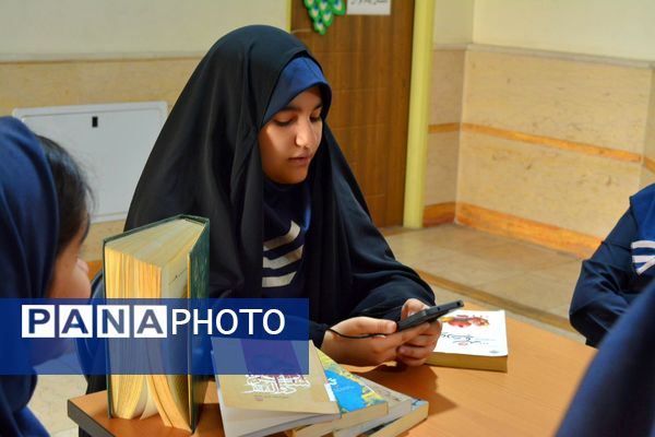 برگزاری کافه ۵۷ در دبیرستان فرهنگ