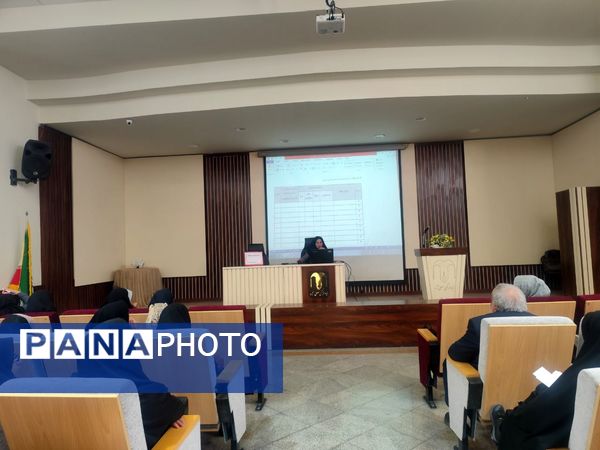 نشست تخصصی رابطین پژوهش؛ گامی برای توسعه علمی مدارس ناحیه ۶