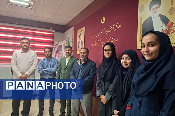 مراسم تقدیر از دانشآموزان فعال شورا در شهرستان ملارد