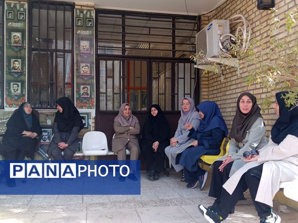 نواختن زنگ آغاز سال تحصیلی در دبیرستان شاهد شهید کلانتری همزمان با سراسر کشور 